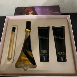 reb'l fleur by rihanna set